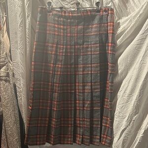 Wool vintage Plaid Pleated Skirt in Gray and Red size 16